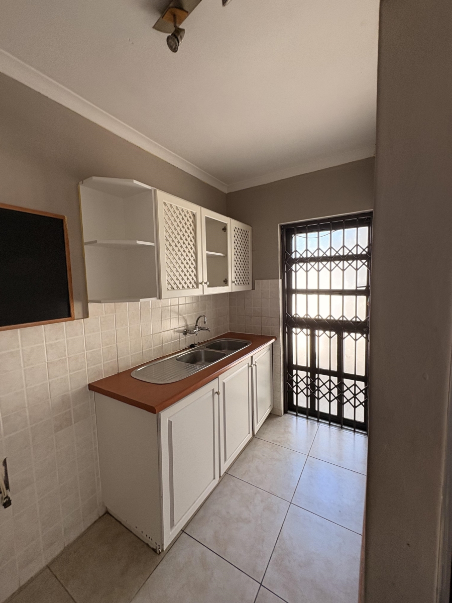 To Let 4 Bedroom Property for Rent in Kirstenhof Western Cape
